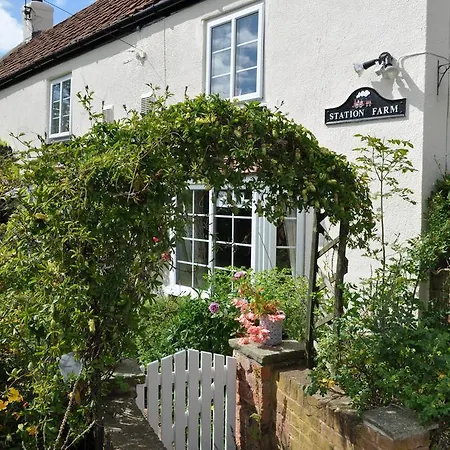 招待所 Station Farm